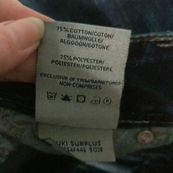 Silver Suki Surplus Dark Wash Flare Jeans - size 26 - 28.5" Inseam - Picture 4 of 7